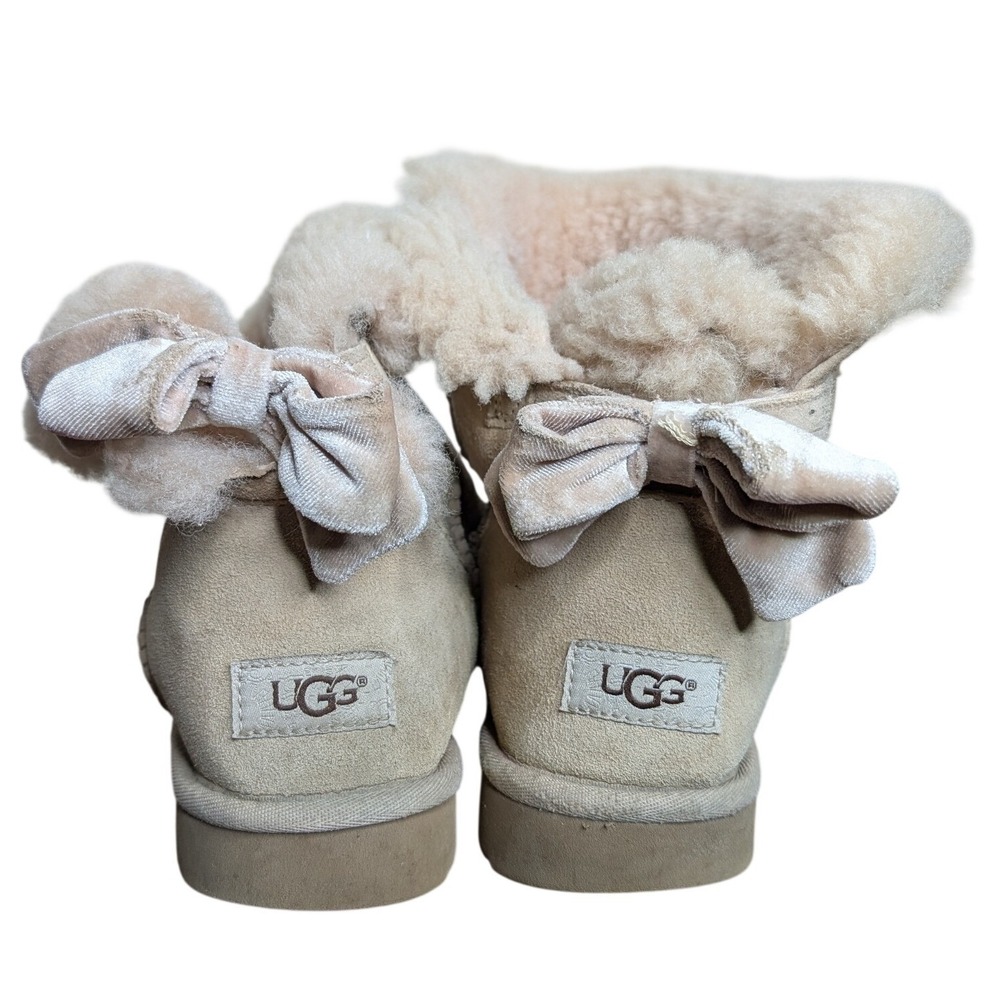 UGG Size 8 Minin Bailey Bow II Tan Sheepskin Pull On Ankle Boot